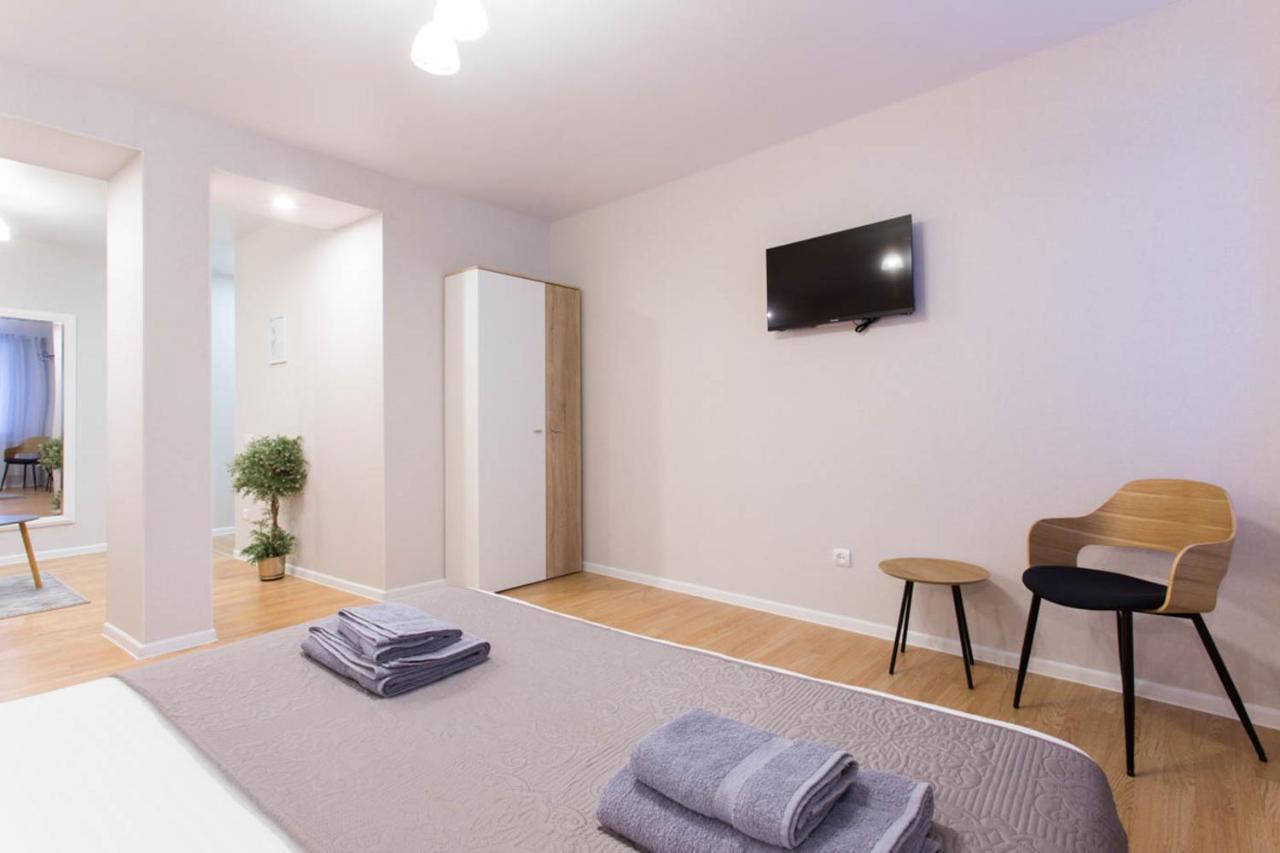 Apartment In The City Center - Gimnasiyna Naberezhna 24A-1 Carcóvia Exterior foto