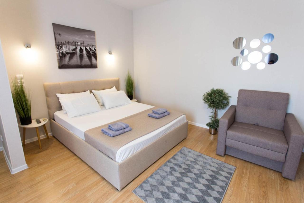 Apartment In The City Center - Gimnasiyna Naberezhna 24A-1 Carcóvia Exterior foto