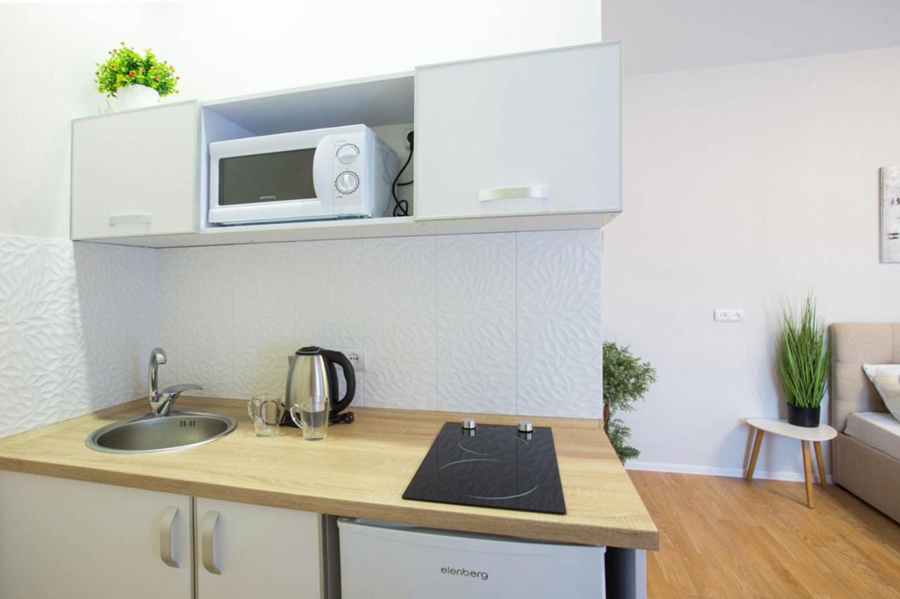 Apartment In The City Center - Gimnasiyna Naberezhna 24A-1 Carcóvia Exterior foto