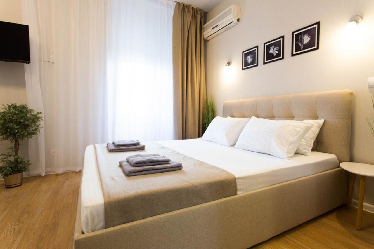 Apartment In The City Center - Gimnasiyna Naberezhna 24A-1 Carcóvia Exterior foto